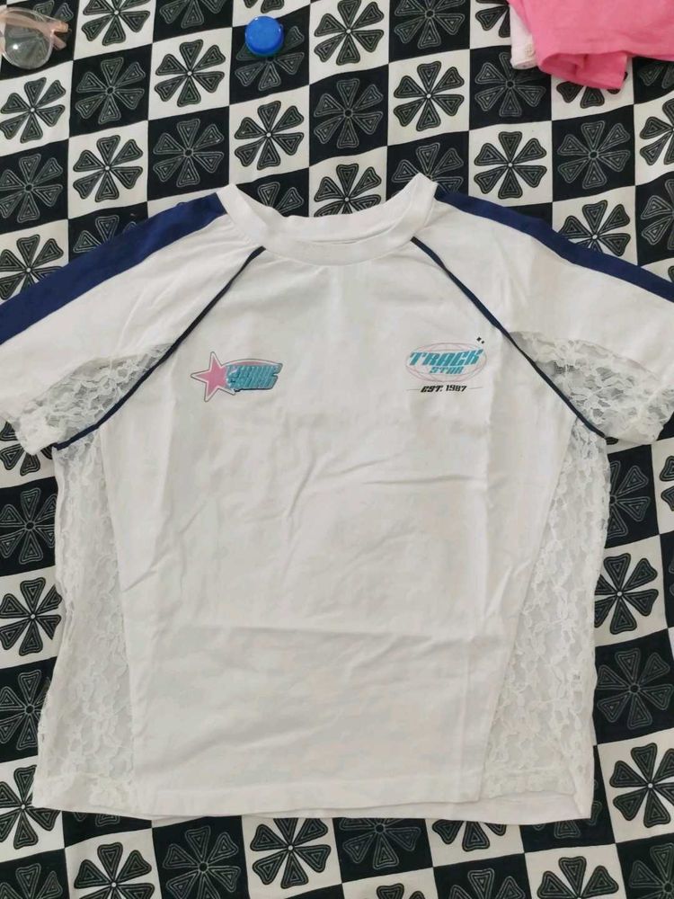 Salee!!White T-shirt with Lace Detail