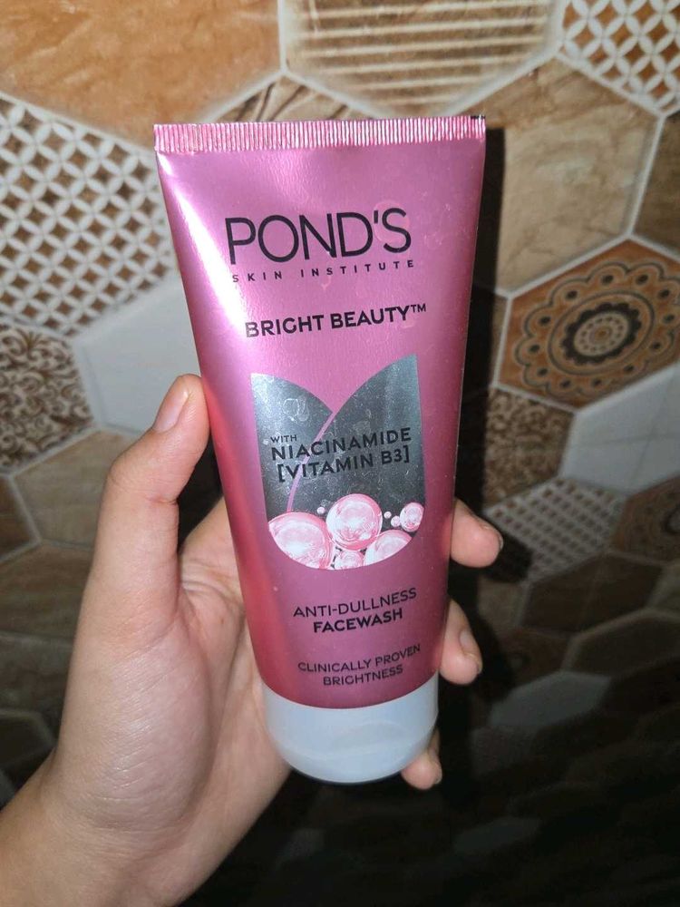 Pond's Bright Beauty Facewash