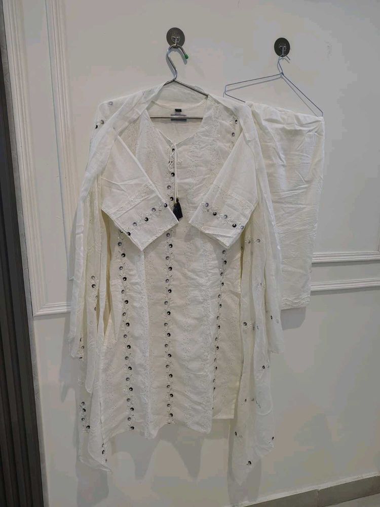 Elegant White Kurta Set with Embellishments