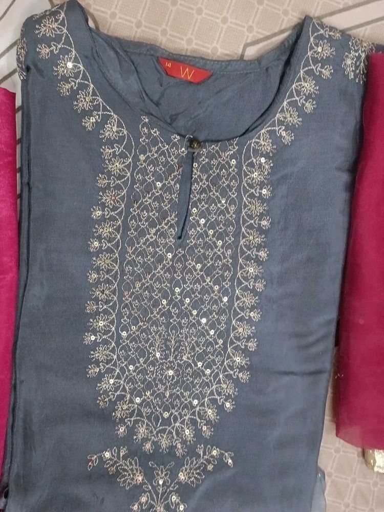 new w brand Elegant Embroidered Kurta Set