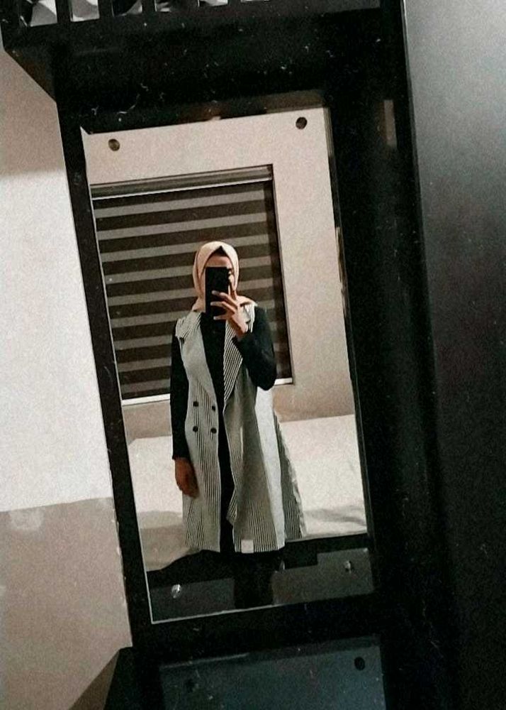 Striped Sleeveless Blazer