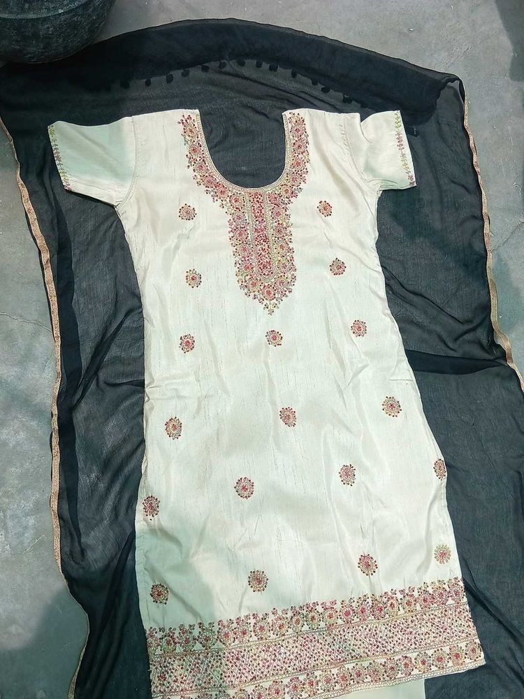 Elegant Offwhite Punjabi Kurta Set