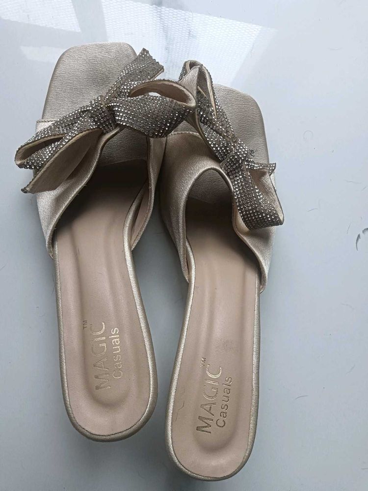 Sparkling Bow Slip-on Sandals