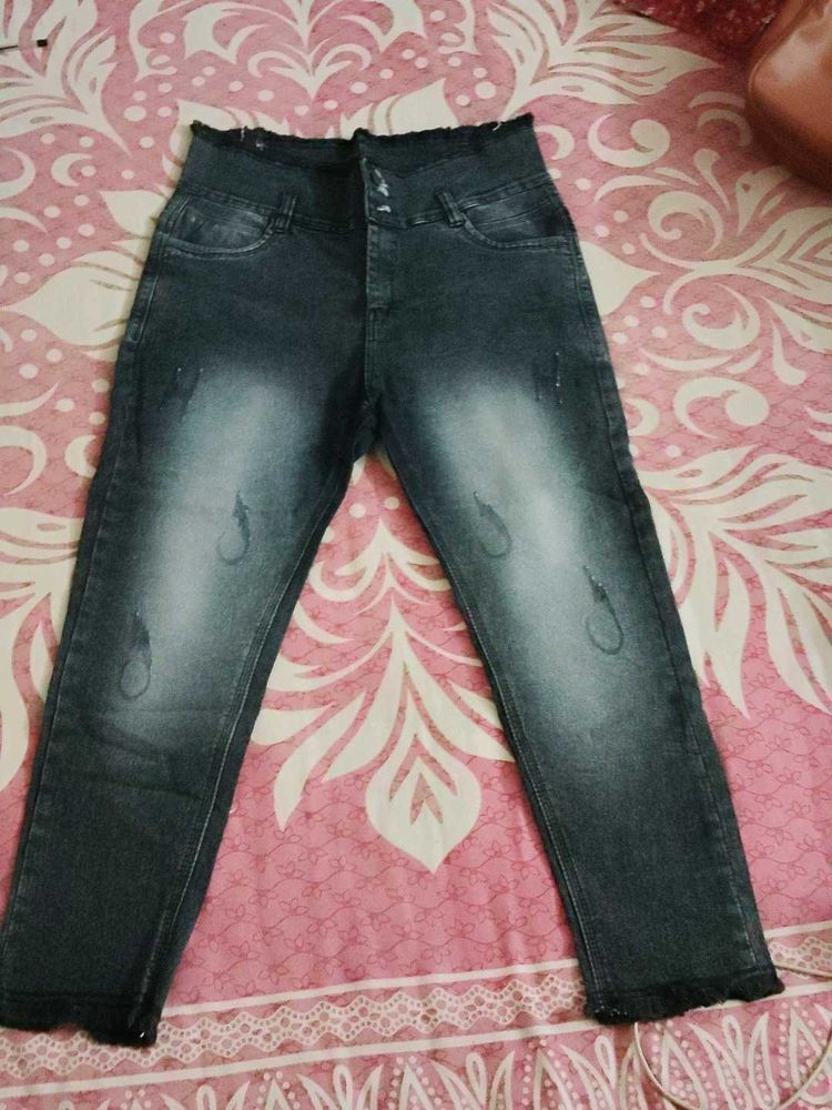 88.Stylish Washed Ripped Jeans