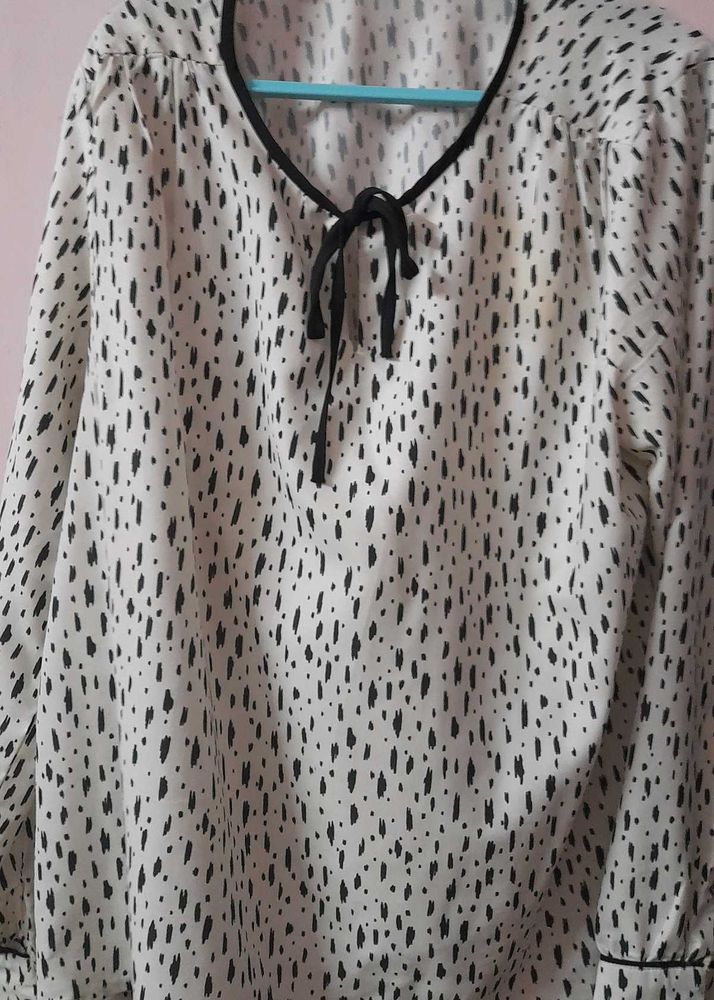 Stylish Printed Top with Tie-Neck