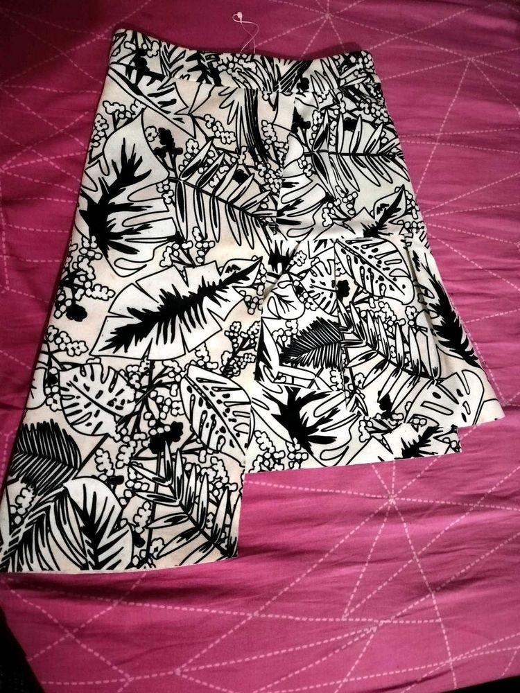 It is characterized by its bold black and white tr