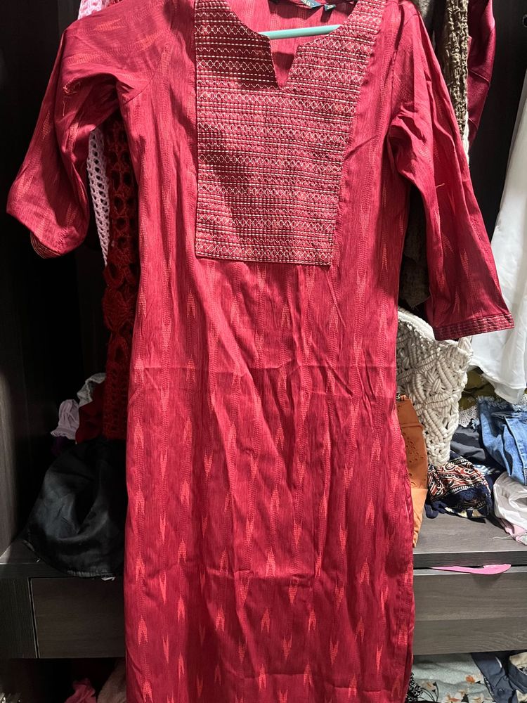 Avaasa Red Embroidered Kurti