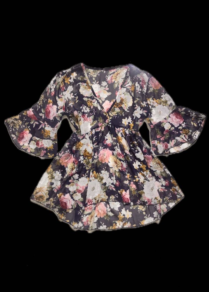 🧚whimsical Floral Print VNeck Top with Bell Sleev