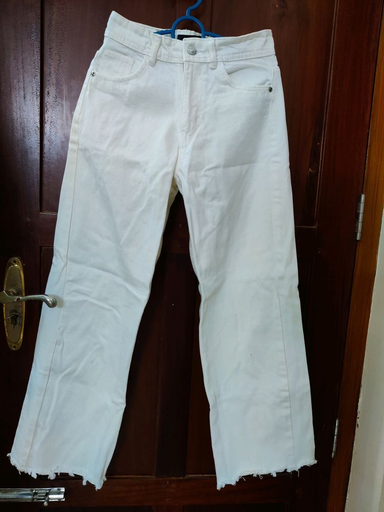 Brand New Zara White Flared Jeans Denim✨