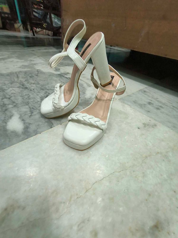 New Chic White Chunky Heel Sandals