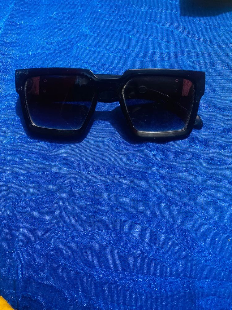 Stylish Black Framed Sunglasses