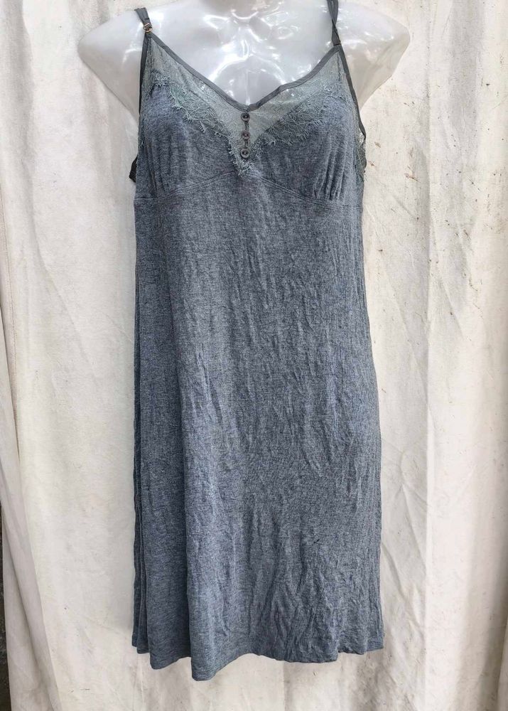 11V. Comfortable Grey Chemise with Lace Trim