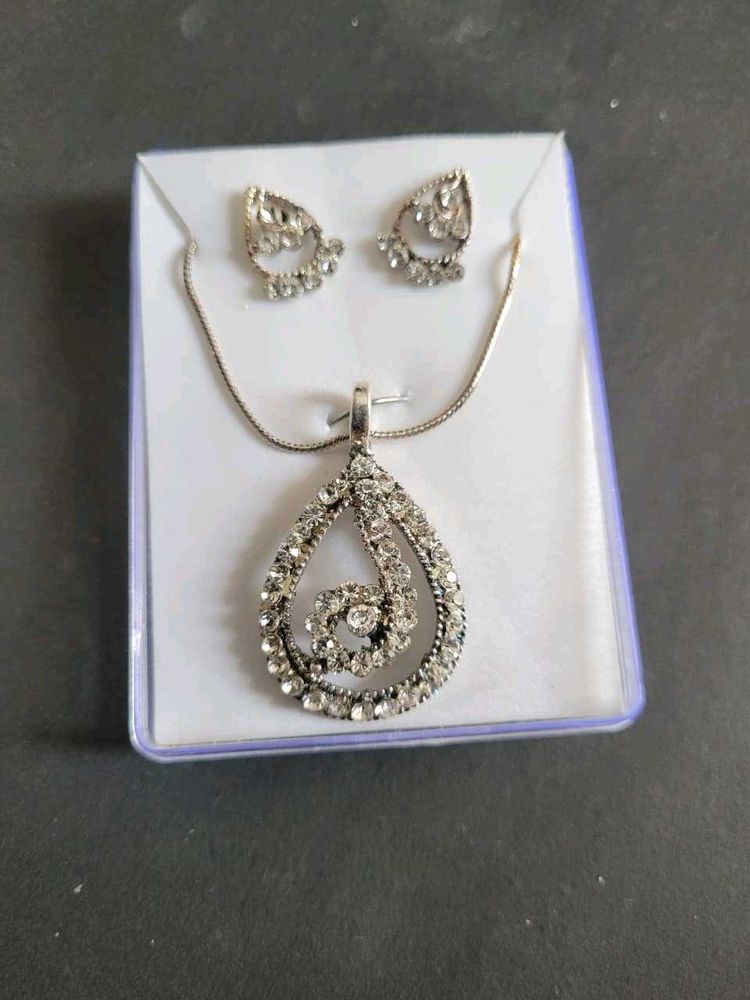 Elegant Rhinestone Necklace &amp; Earring Set