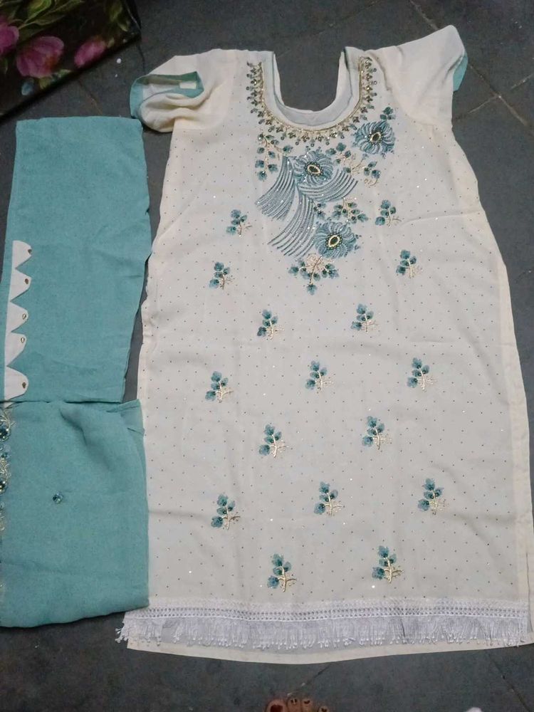 Elegant Embroidered Salwar Kameez Set