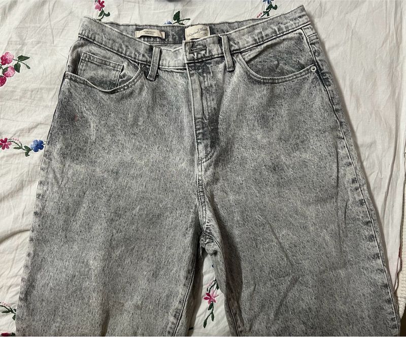 Acid wash baggy jeans