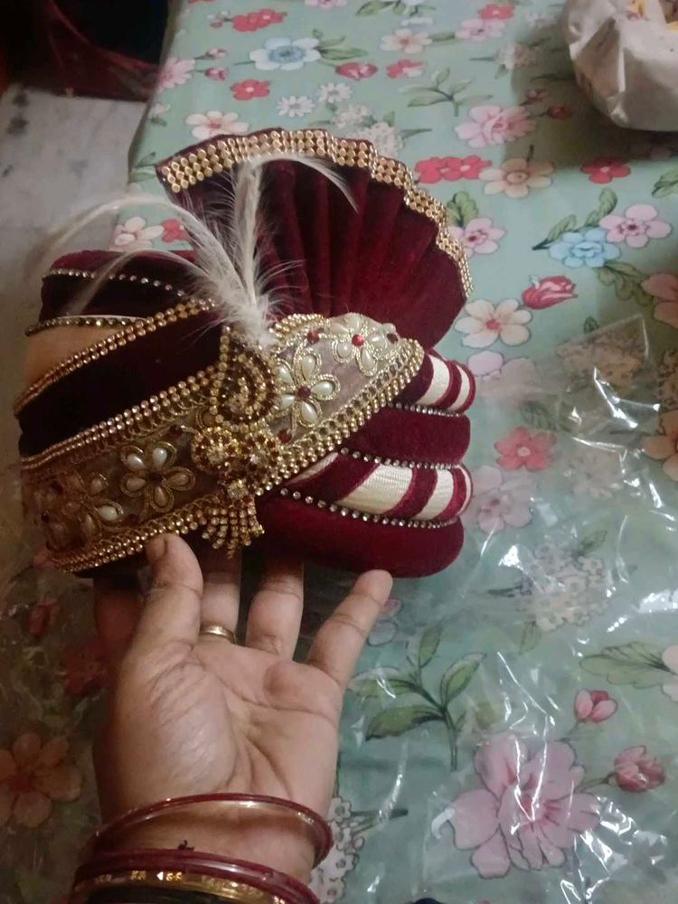 Wedding pagdi with beautiful broche