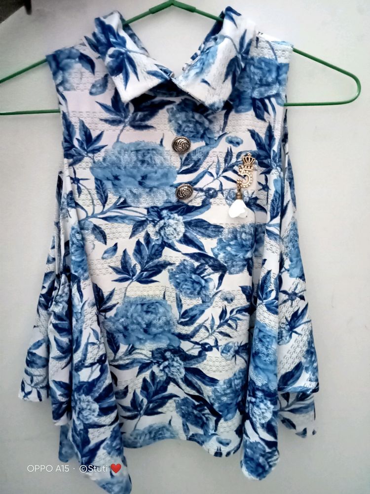 Girls Top With Collar.