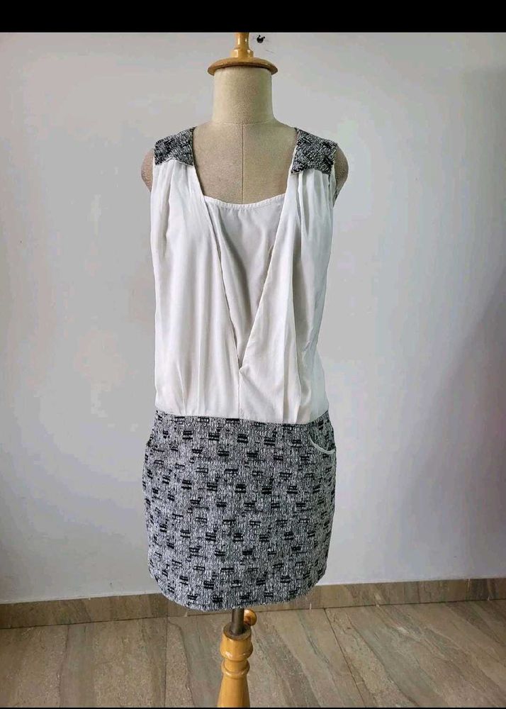 Chic Sleeveless Dress