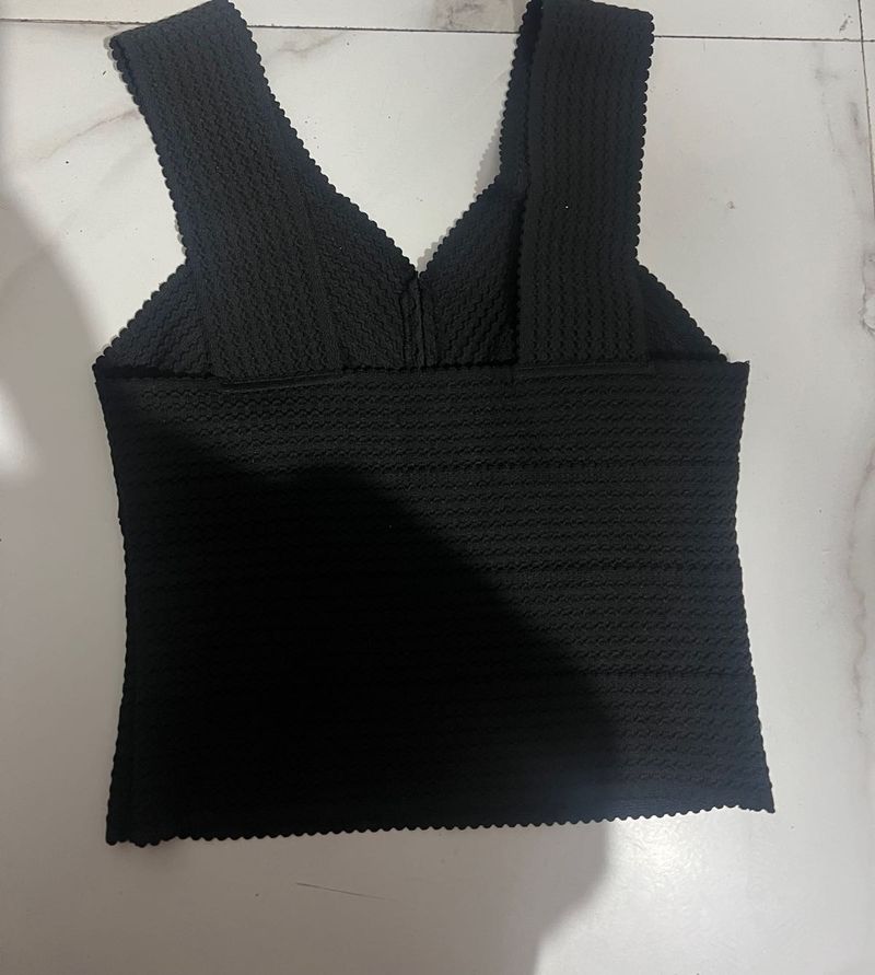 Chic Black Textured V-Neck Tank Top
