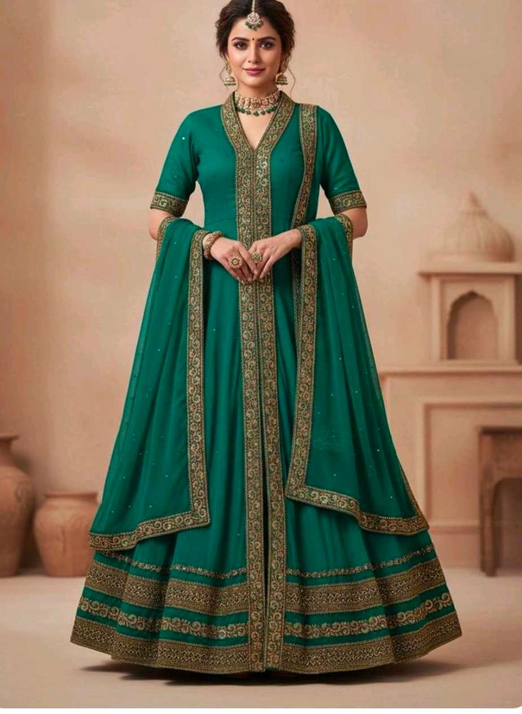 Elegant Green &amp; Gold Ethnic Gown