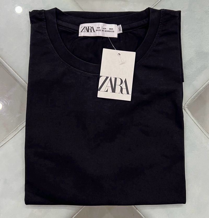 Zara Tshirt Plain Black M Size