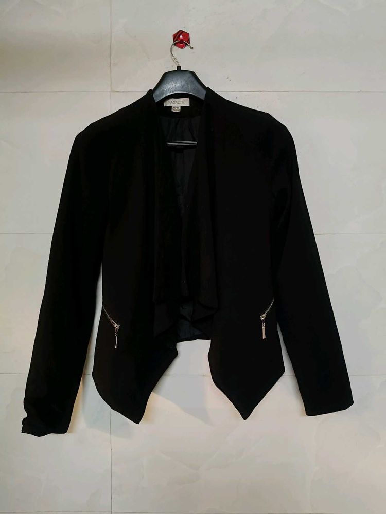 Chic Black Blazer with Zipper Detail