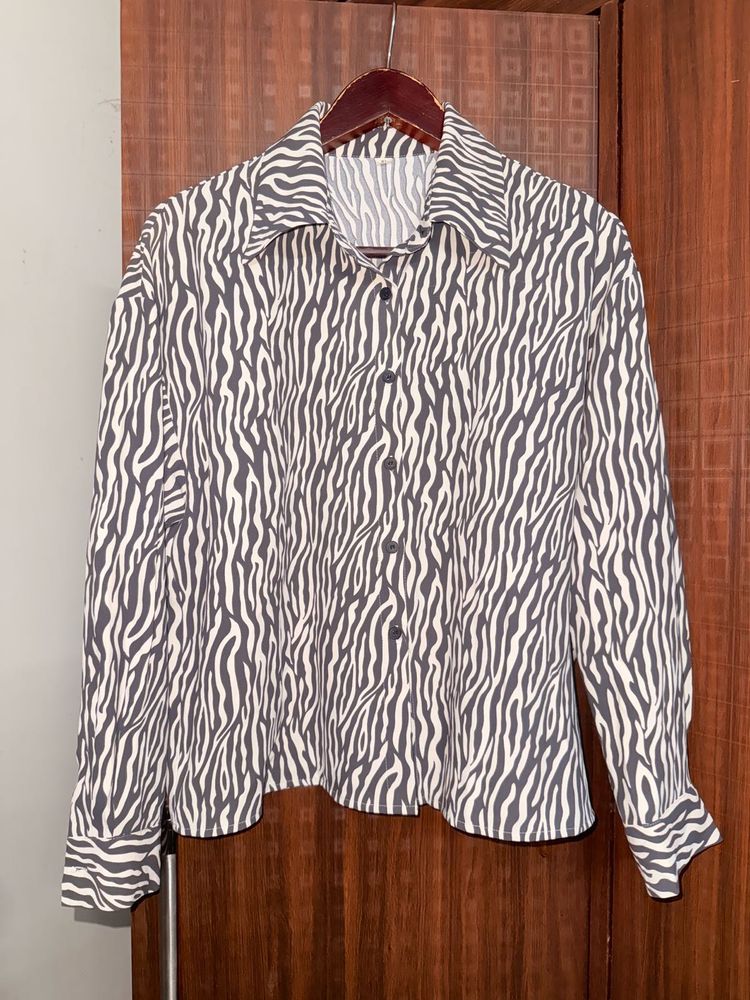 Stylish Print Button-Up Shirt🖤