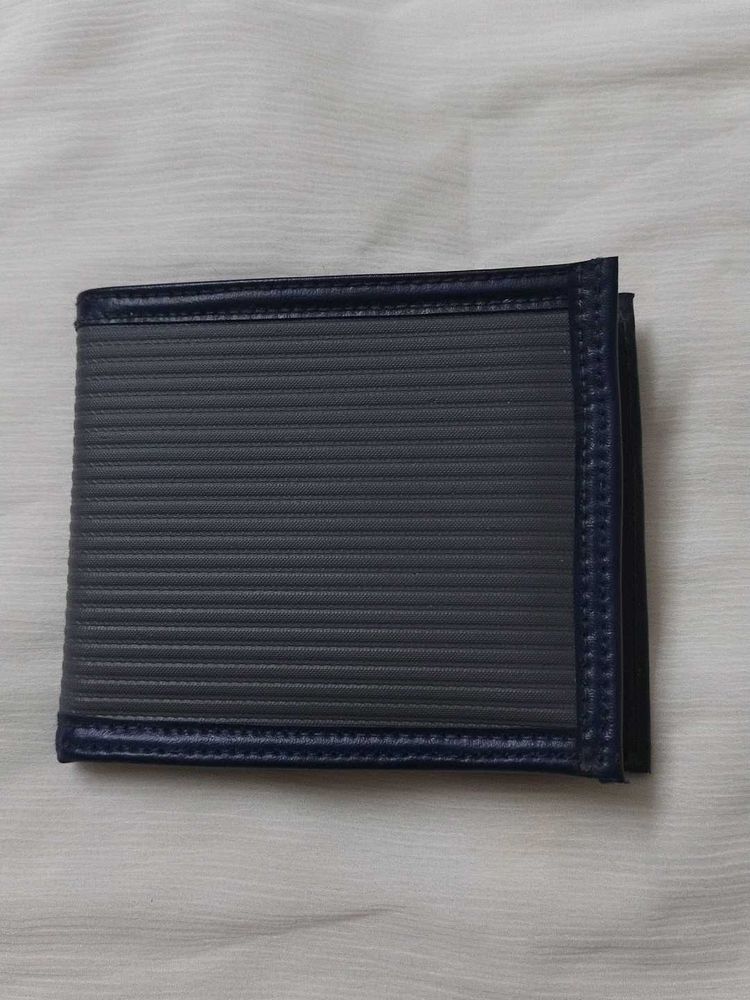 Stylish Men's Bifold Wallet
