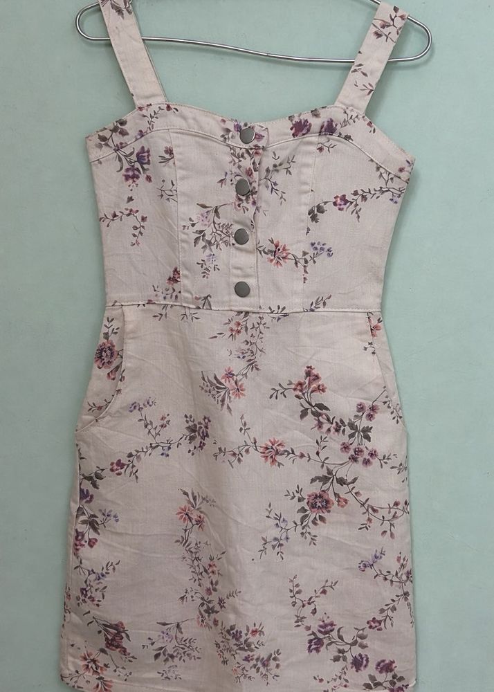 Cute floral corset-style mini dress 👗