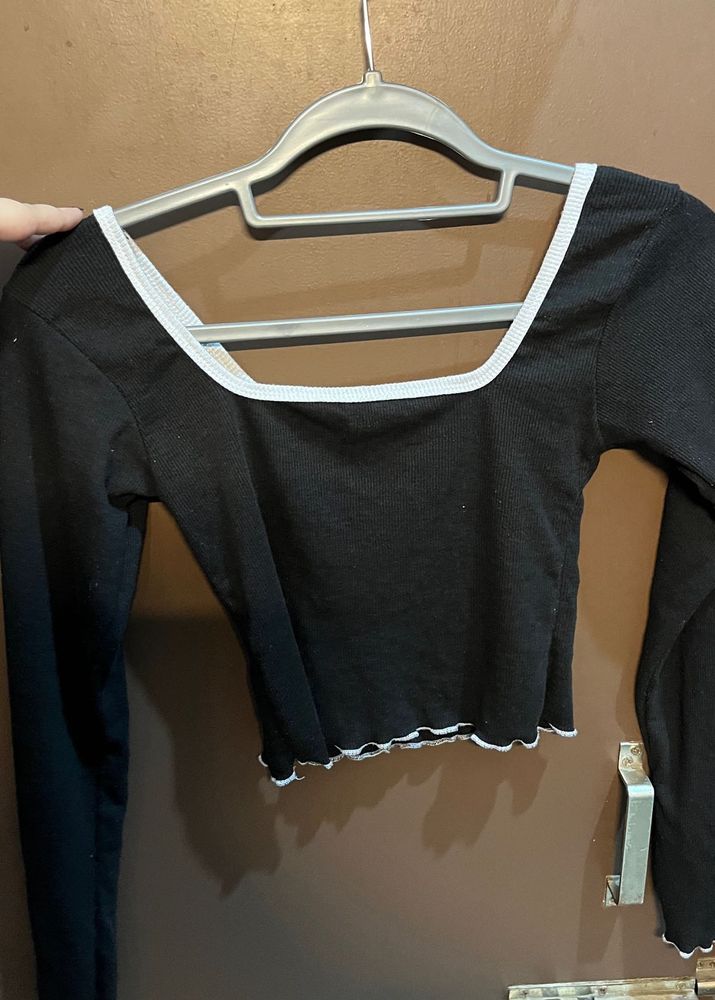 Black Long Sleeve Crop Top