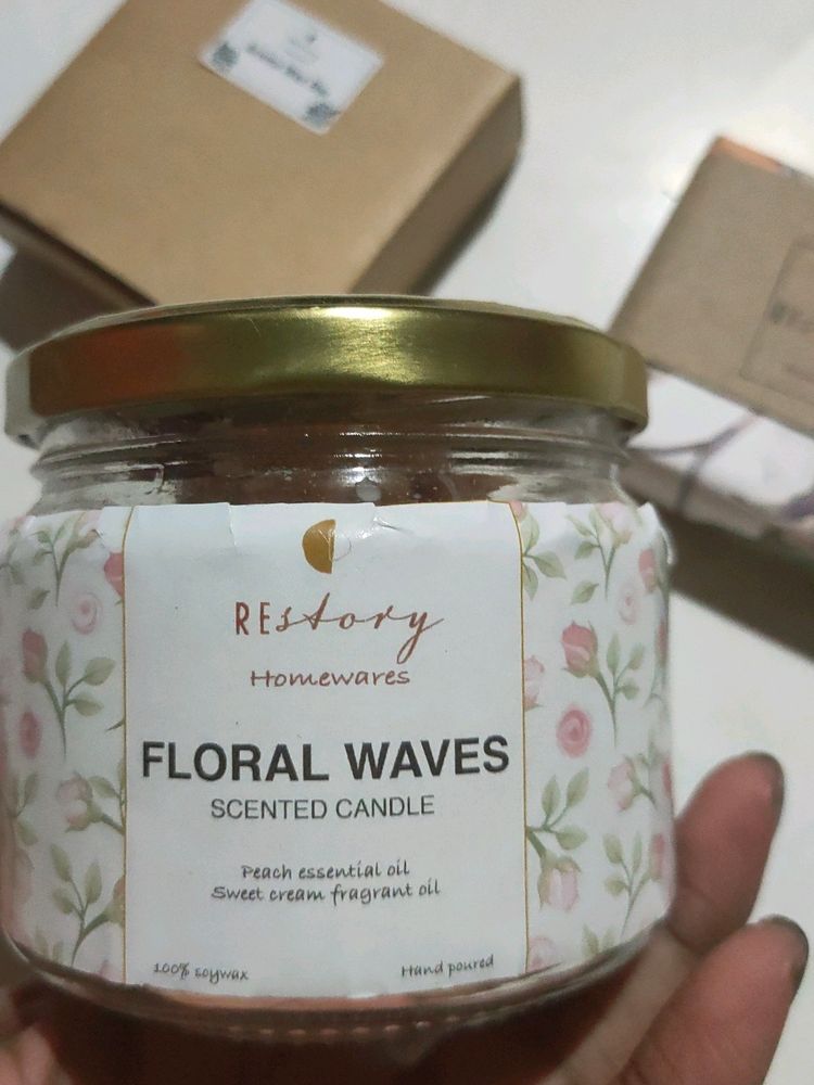 Floral Waves Scented Candles With Bath Salt