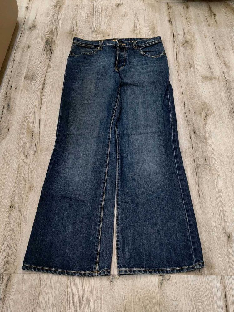 Ma5802 Old Navy bootcut jeans waist 28 inches
