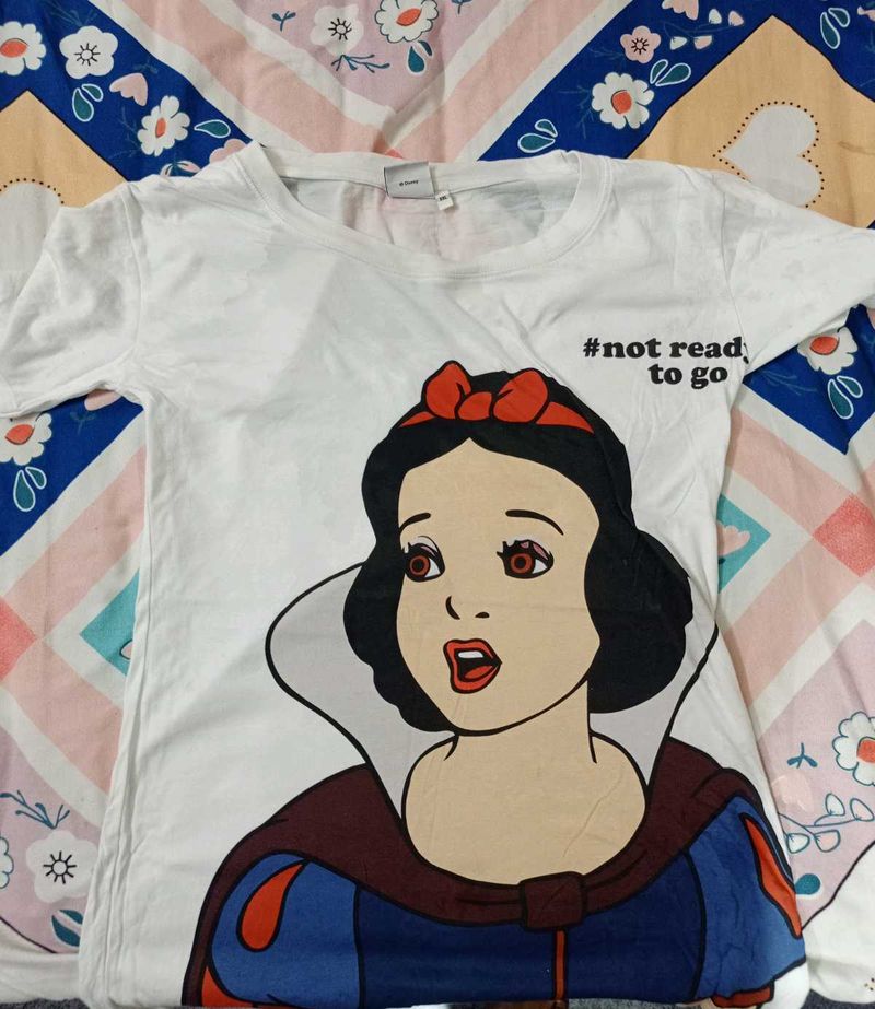 Snow White Graphic T-Shirt 🤍