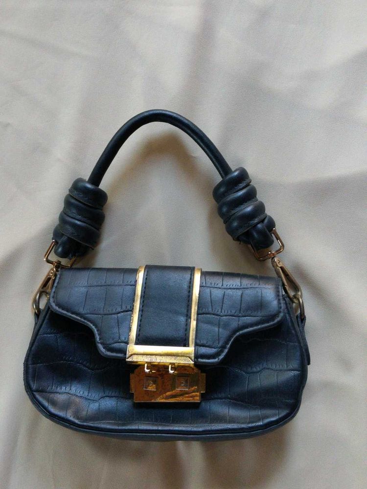 Chic Black Croc Embossed Handbag