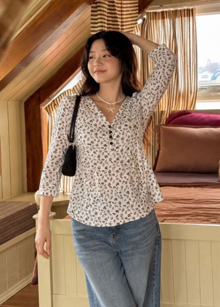 Cute Floral Print V-Neck Top