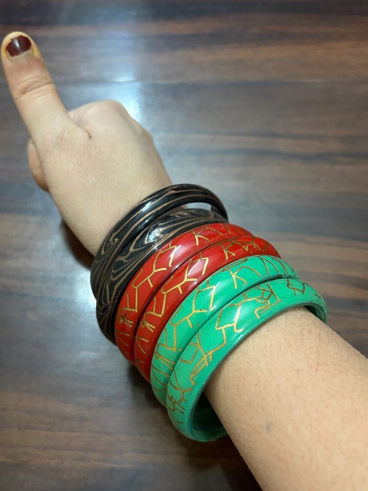 Set of 6 Colorful Bangles