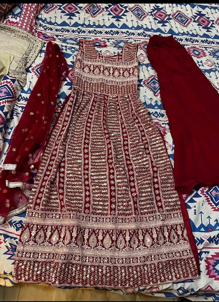 Nayra Cut Suit. Kurta Set.