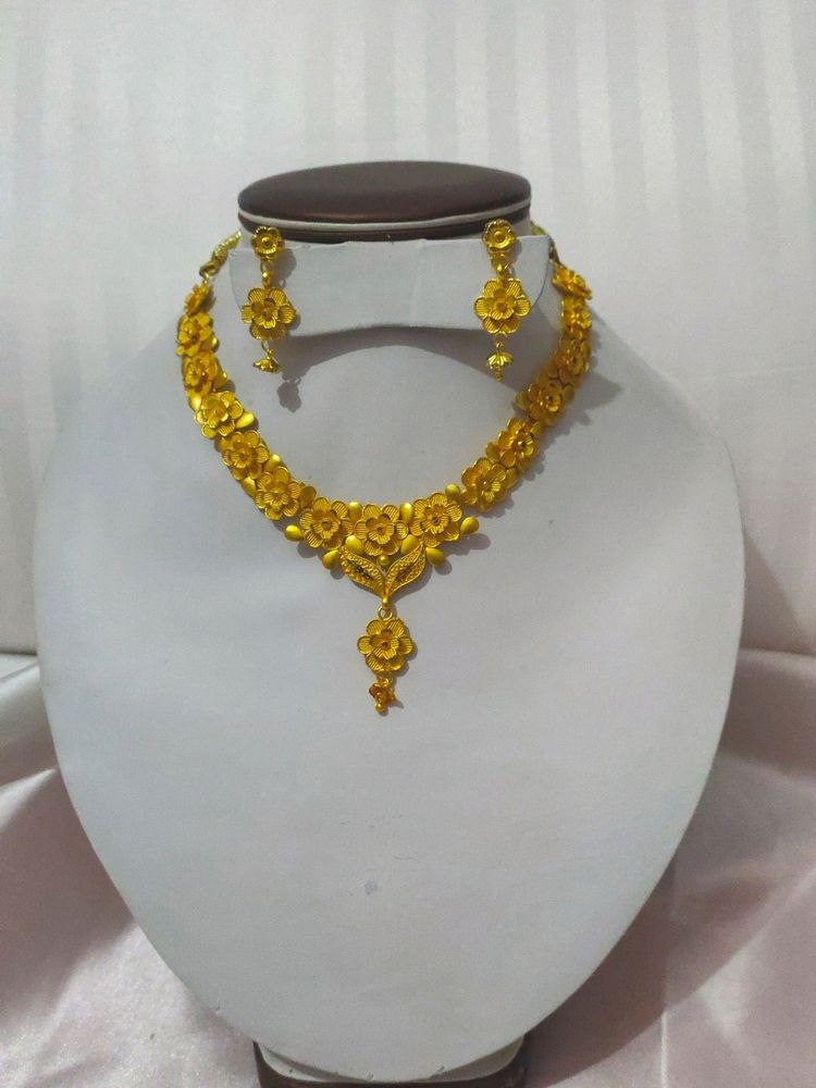 Gold Plated Necklace With Earrings