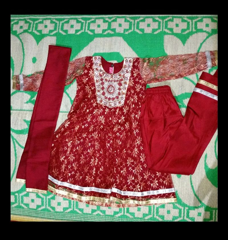 Red &amp; Gold Embroidered Salwar Kameez