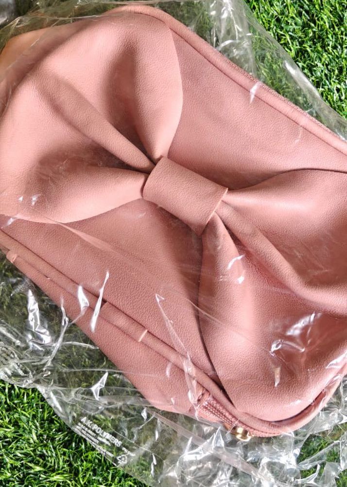 Smytten Bow Clutch Bag