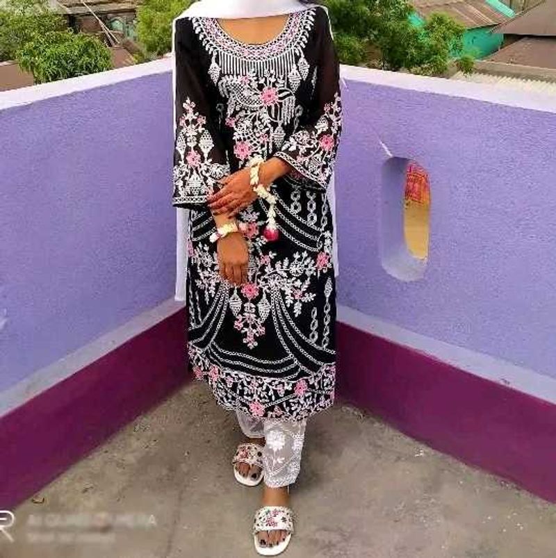 🤎 Pakistani Kurta And Pant Set