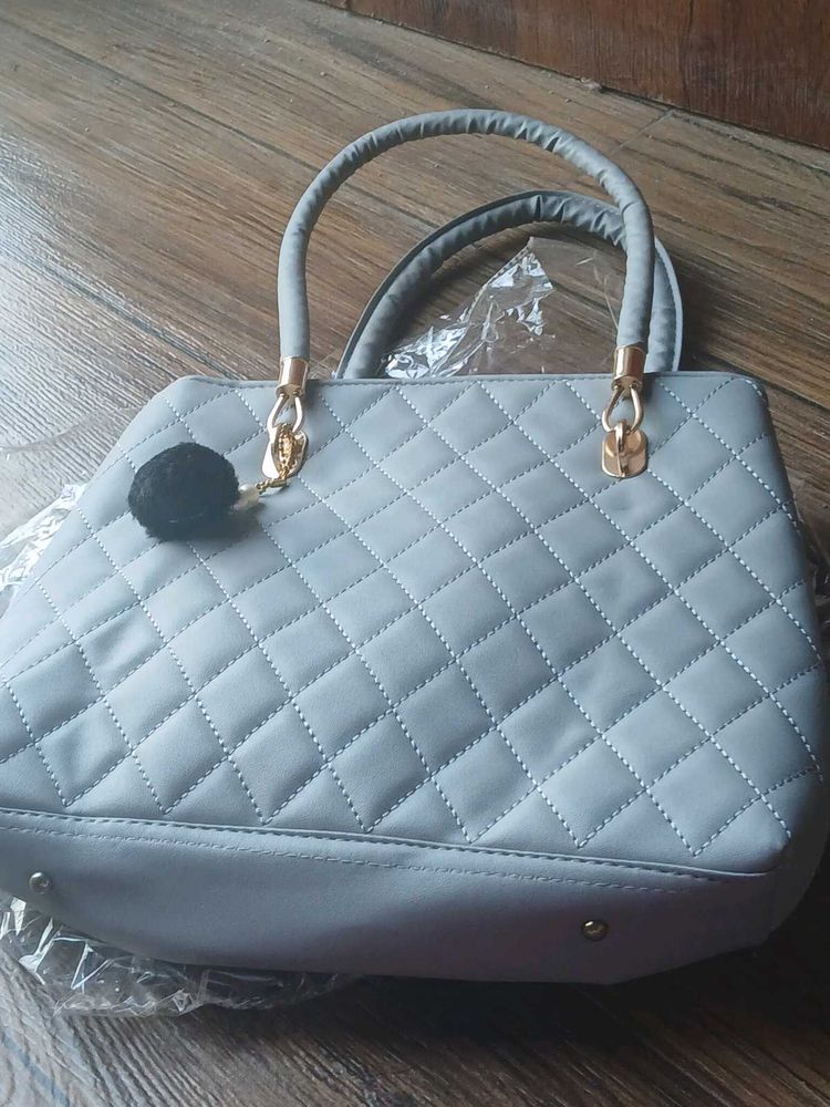 Handbag  👜 with lots of pkt