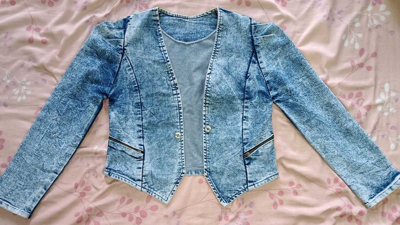 "Chic Indigo Short Denim Jacket – Effortless Style