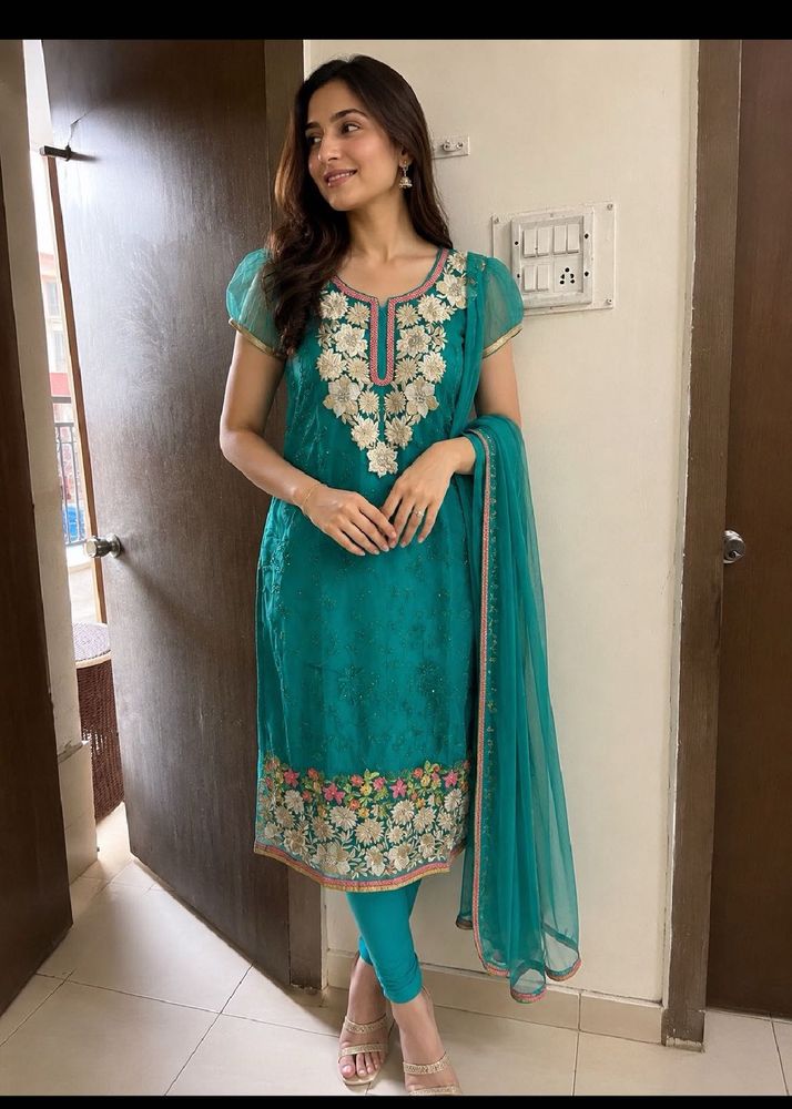 Elegant Teal Kurta Set with Intricate Embroidery