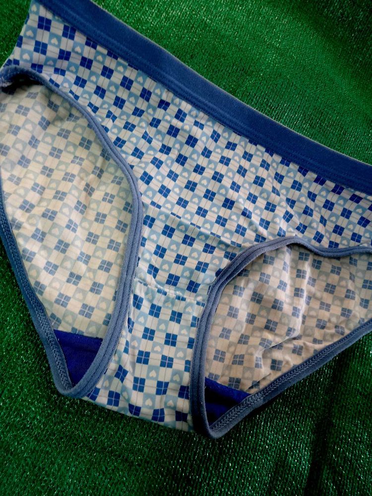 Cute Blue &amp; White Diamond Print Panties