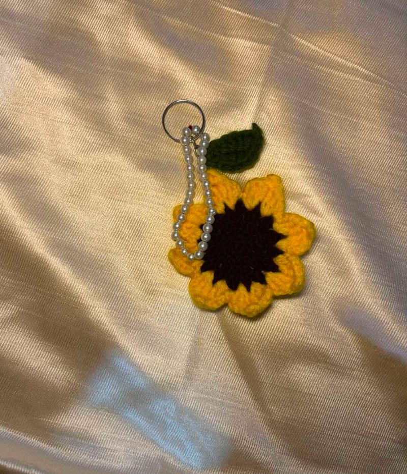 🧶✨Crocheted Sunflower Keychain✨🌻