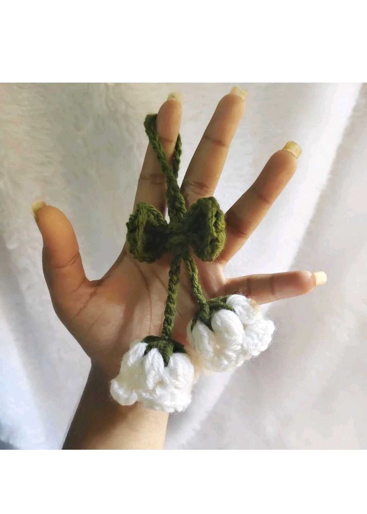 woolen white lili with bow🎀