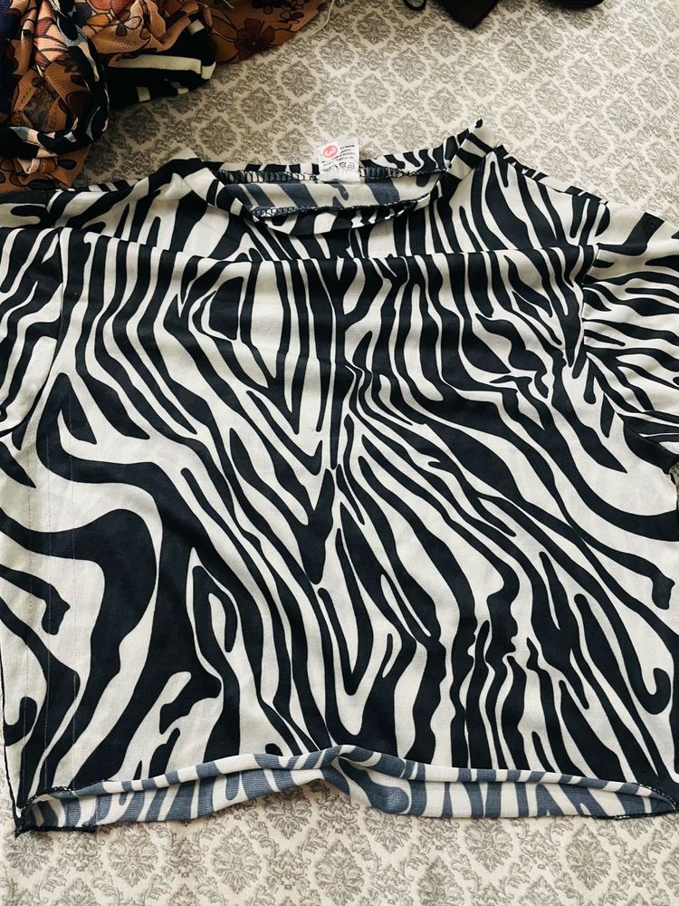 Stylish Zebra Print Cropped Top