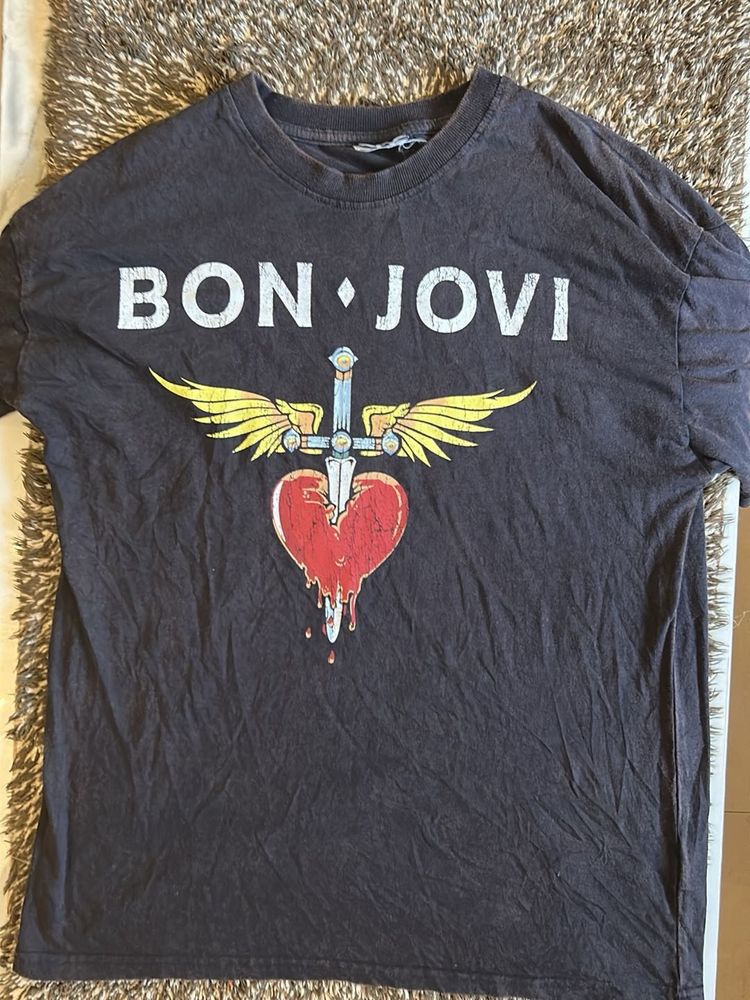 Bon Jovi Heart Graphic T-Shirt