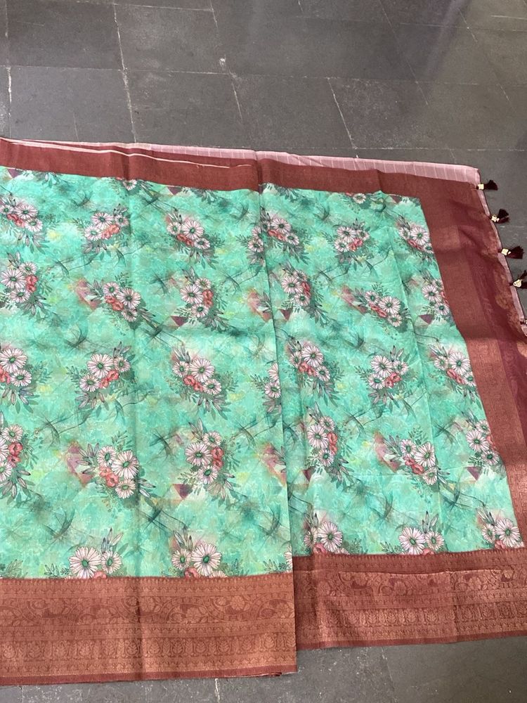 Beautiful Floral Print Saree without blouse